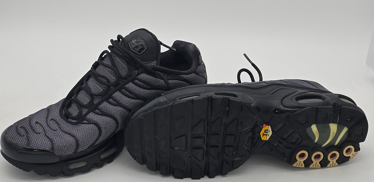 Nike Air Max Plus (TN) Sneakers – Black/Grey, Size 10